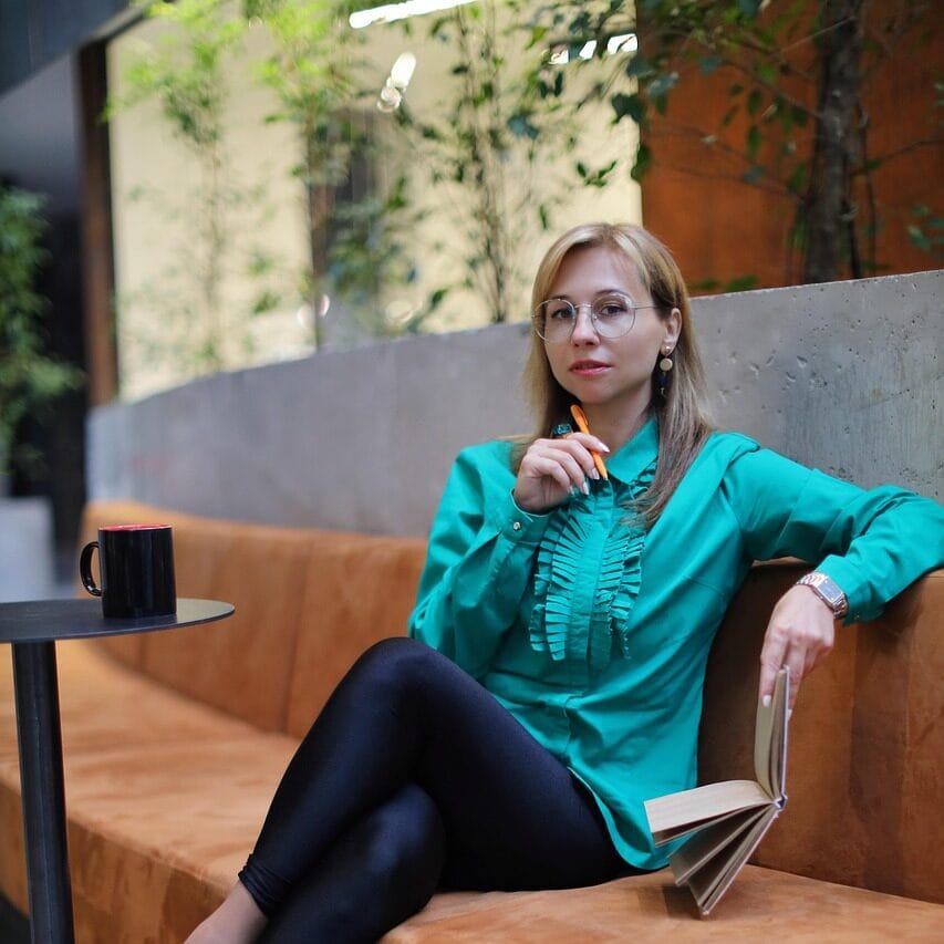 woman, business, glasses, business portrait, business woman, supervisor, business style, fashion, style, entrepreneur, director, work, business center, interior, portrait